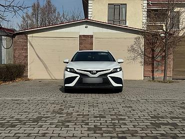 Toyota: Toyota Camry: 2021 г., 2.5 л, Автомат, Бензин, Седан — 2