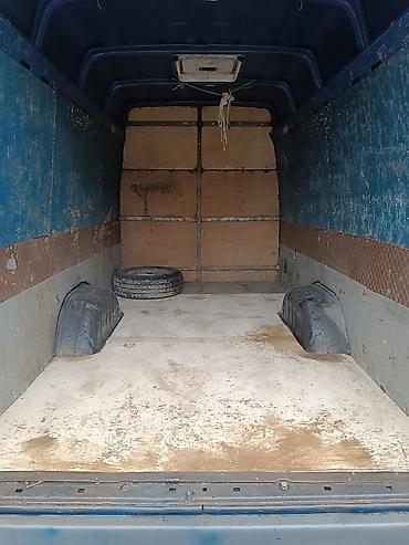 Аренда фургона: Mercedes‑Benz Sprinter — цельнометаллический фургон синего цвета с — 12