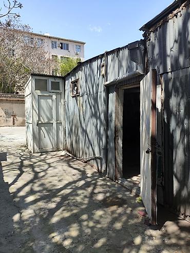 sumqayitda qaraj: Şamaxinka 1ci mikrorayonda Kapital bankla üzbəüzdə 50kv sahəsi olan — 7