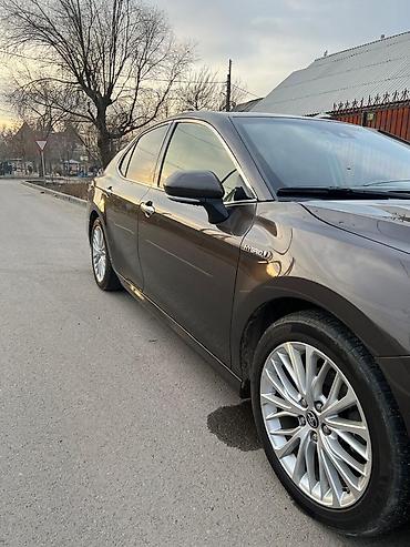 Toyota: Toyota Camry: 2019 г., 2.5 л, Вариатор, Гибрид, Седан at lalafo.kg — 2 Toyota: Toyota Camry: 2019 г., 2.5 л, Вариатор, Гибрид, Седан — 2