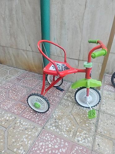 Uşaq üçtəkərli velosiped - Rənglər: qırmızı-yaşıl kombinasiyası -