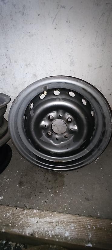15 diski: Vaz 2107 diskleri 9 ededdi Radnoy mashinin ustunnen chixmadi Hamsi bir — 2