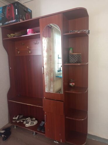 шкаф кухонный напольный: Кире бериш үчүн шкаф, Колдонулган, Күзгүсү менен