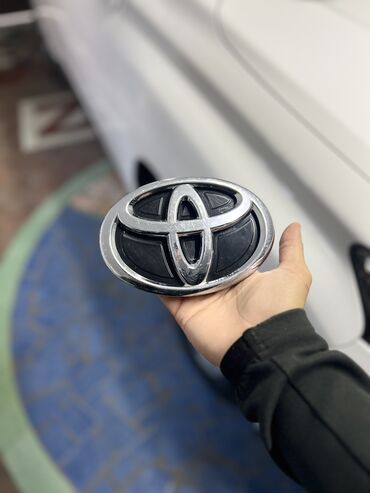 Передний Бампер Toyota 2016 г., Б/у, цвет - Черный, Оригинал