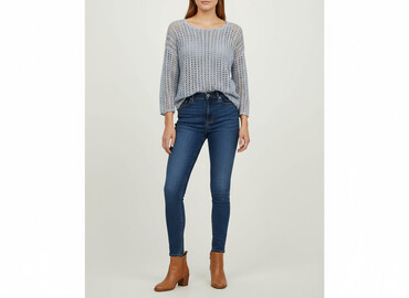 Swetry: Sweter damski, rozmiar M