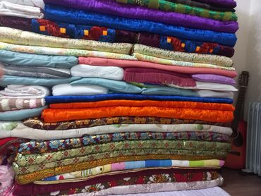 брендовые вещи оригинал: Тошоктор сатылат, каждый по 300 сом жууркан, жер тошок жок состояние