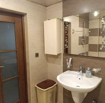 Uzunmüddətli kirayə mənzillər: Mənzil kirayə/verilir - Geniş və işıqlı zal: kristal lustra, iri — 9