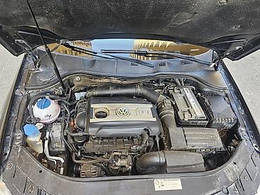 Volkswagen: Volkswagen Passat: 1.8 l | 2010 il Sedan — 22