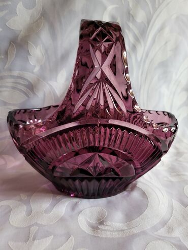 Ostalo posuđe: Korpa nova liveni kristal iz 70ih. ljubicasta. Visina. 14cm — 2