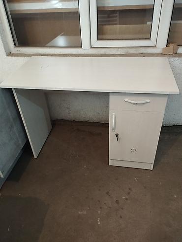 Офисные столы: Офисный стол, Новый, Нерегулируемый, ЛДСП, Самовывоз, Бесплатная доставка, Платная доставка — 10