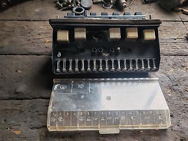 Auto delovi: Tabla s osiguračima Lada 2104 Karavan br.8. Polovno, očuvano, skinuto — 1