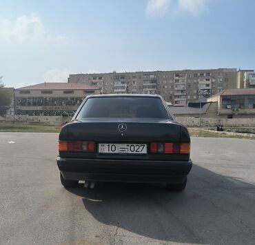 мерседес гигант 711: Mercedes-Benz 190 (W201) sedan - Korpus: 4 qapılı sedan, qara rəng -