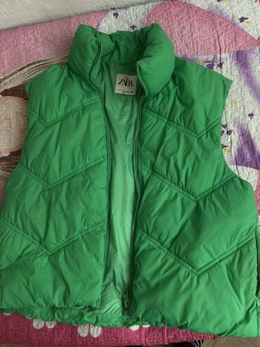 домашние женские тапочки из овчины: Qadın geyimləri dəsti 1) ZARA şişme jilet - Rəng: parlaq yaşıl - lalafo.az -da домашние женские тапочки из овчины: Qadın geyimləri dəsti 1) ZARA şişme jilet - Rəng: parlaq yaşıl -