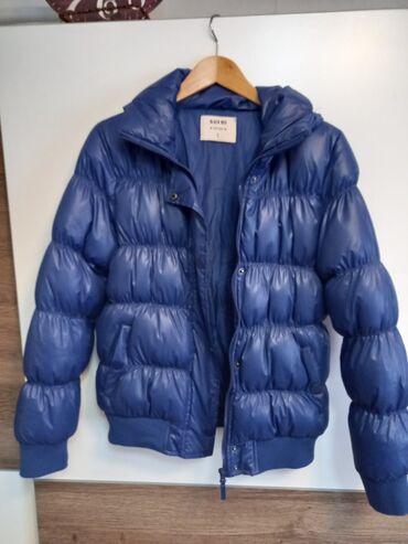 zimske ženske jakne: Bgl, M (EU 38), Jednobojni, Sa postavom, Perje