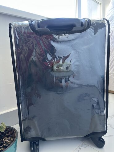 Чемоданы: 1 чемодан 45/80-2500 сом состояние отличное 2 чемодан-рюкзак 35/70 — 3