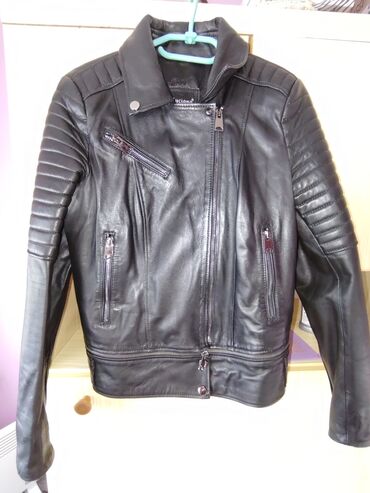 crne farmerke ali bez ikakvog: Na prodaju kozna jakna,nova bez ikakvih ostecenja,placena 200