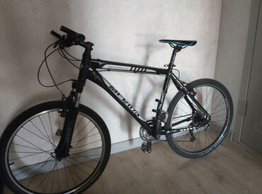 велосипед черный: Продаю фирменный йвелосипед немецкой производствы фирмы Merida matss