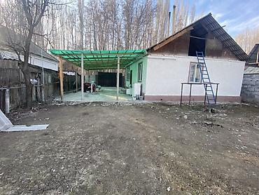 Продажа коттеджей и домов: Продаётся жилой дом с участком. Основные параметры: - Отдельно — 4