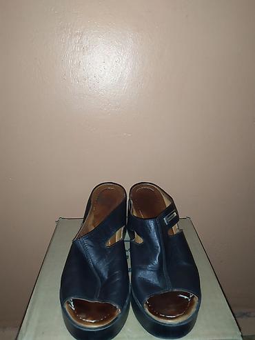 Продавцы-консультанты: Эти все женские обуви восемь пар за 5000 сом все в хорошем состоянии — 15