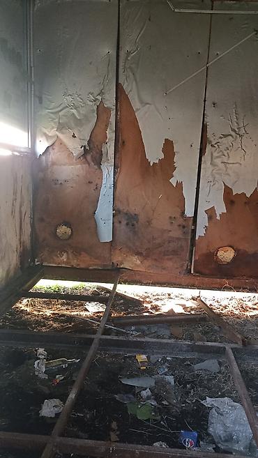 Другое оборудование для бизнеса: Продаю два магазинчика,зелёный овощной,а белый простой,цена за каждый — 2