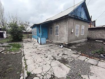 Продажа времянок: Продается 2-х комнатный дом, карабалта ул. железнодорожная 73, участок — 3