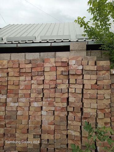кирпич оптом токмок: Продаю б/ у кирпичи. целые остались 1422 шт и сломанные около 1000