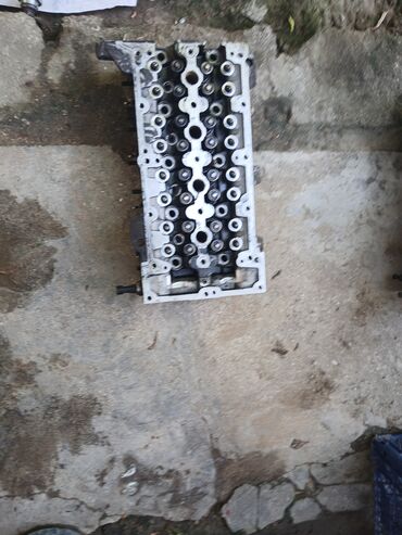 Radiatorlar: Bu, avtomobil mühərrikinin üst hissəsidir. Mühərrikin silindr blokuna