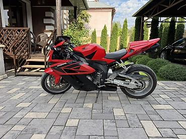 хонда сбр 600 рр: Honda CBR1000 — спортивный мотоцикл в красно‑черной раскраске. Год — 4