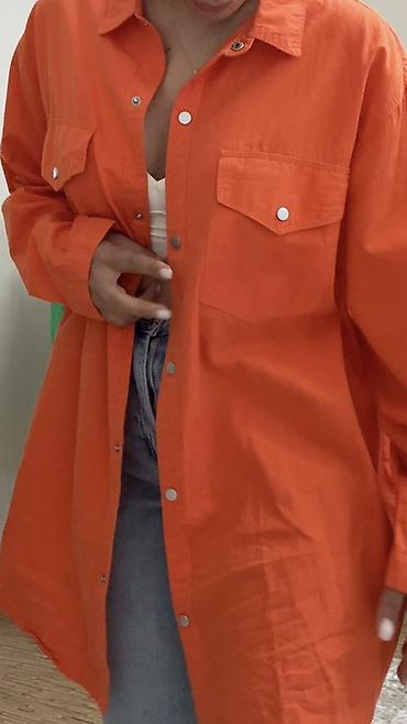 Блузки: - Универсальная база: сочетается с лонгсливами, свитерами и рубашками — 2