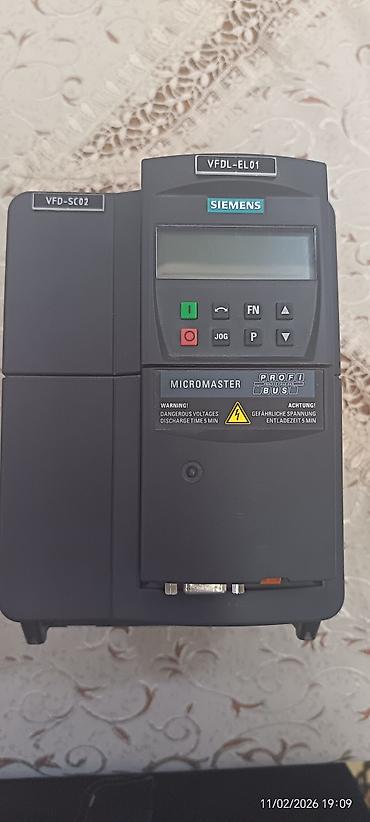 İstehsal avadanlığı: Sənaye avtomatlaşdırması üçün inverterlər (VFD) və PLC modulları dəsti — 2