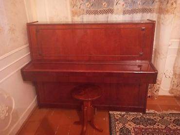 “Belarus” vertikal piano - Korpus: tünd qırmızı/qoz rəngli taxta