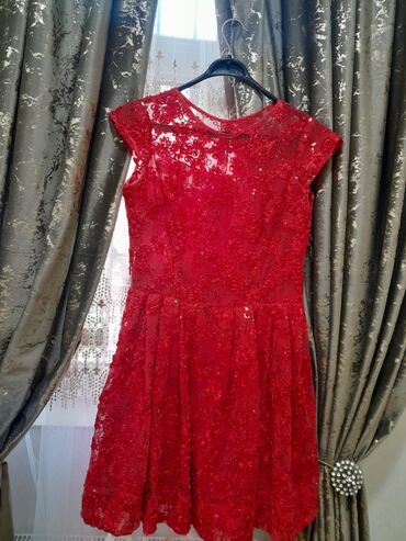 elbiseler: Don rəng - Qırmızı