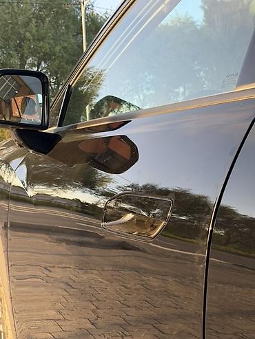 GAC: Черный кроссовер/внедорожник с просторным салоном и бежевой кожаной — 19