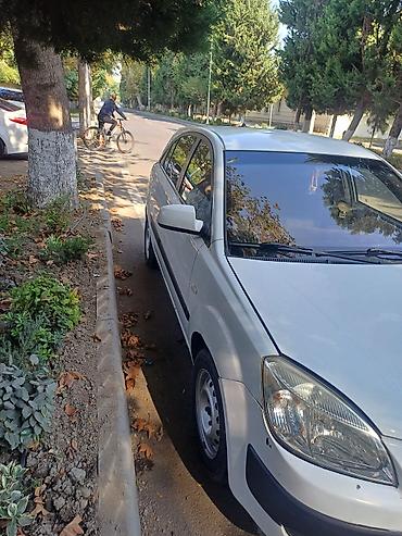 elantra farası: Kia Rio hatchback, ağ rəng - Kuzov: 5 qapılı hatchback, kompakt ölçü — 4