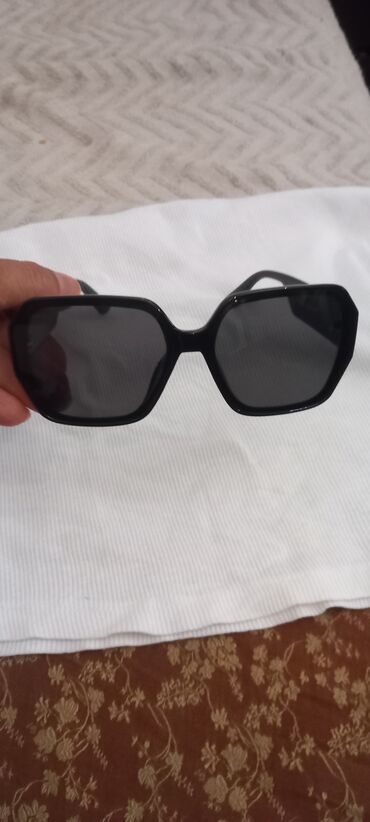 Glasses: Nove italija u crnoj boji sa strane lila crno