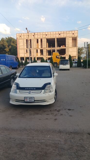 домкрат для машины цена: Минивэн Honda Stream белого цвета с аэродинамическим дефлектором