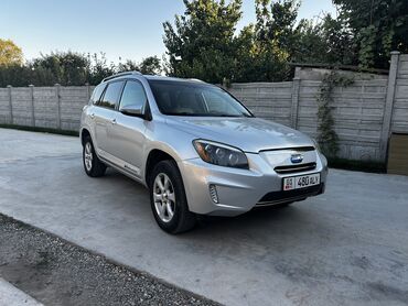 автомобиль дешевле: Toyota RAV4 EV: 2012 г., 0.1 л, Автомат, Электромобиль, Кроссовер