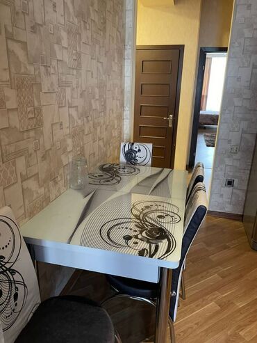 Günlük kirayə mənzillər: 3 otaqlı, Xətai r. r-nu — 4