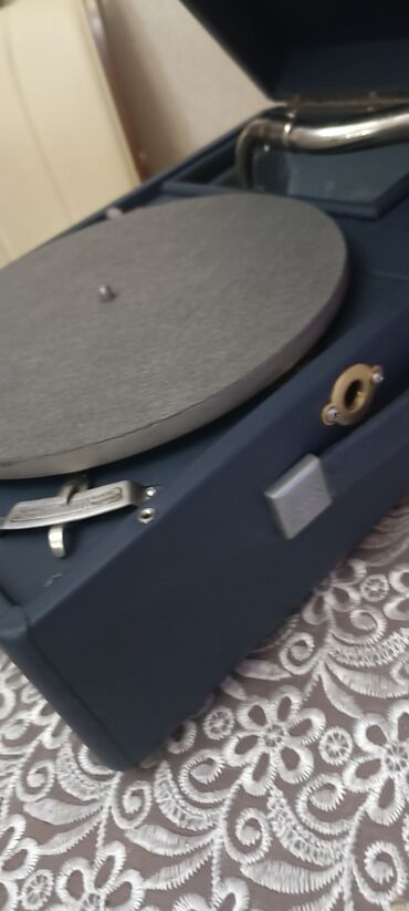 Qrammofon və patefonlar: Retro üslubda çox nadir göy rəngli "LENİNQRAD" patifonu. Üzərində val -da lalafo.az — 8 Qrammofon və patefonlar: Retro üslubda çox nadir göy rəngli "LENİNQRAD" patifonu. Üzərində val — 8