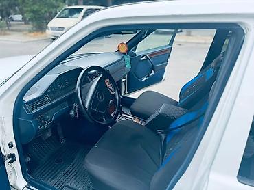 ceşqa kapotu: Mercedes-Benz W124 sedan, ağ rəng Texniki xüsusiyyətlər: - Benzin — 4
