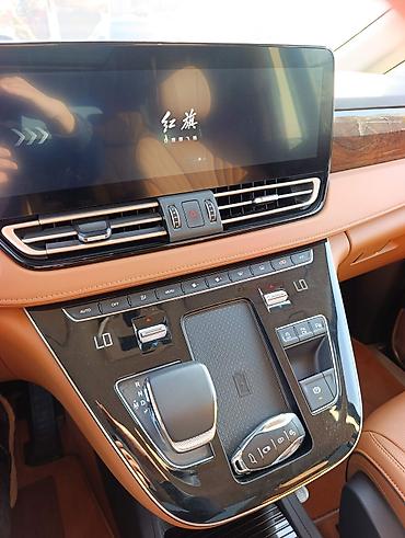 Другие автомобили: Премиум класс Минивэн Hongqi HQ9 📆 Год: 2023 11 🚙 Комплектация — 17