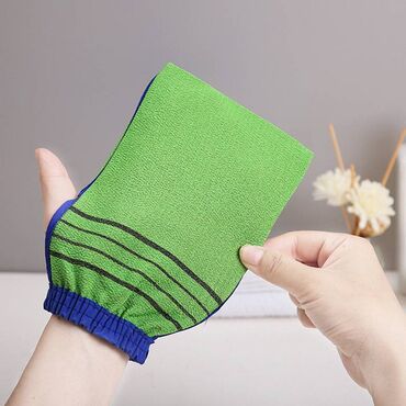 перчатки для спорта: Банная перчатка - мочалка (скруббер) для удаления грязи