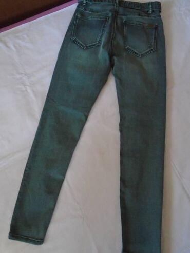 Farmerke: Moderne original Desigual farmerke naznačene veličine 36. Imaju nešto — 12