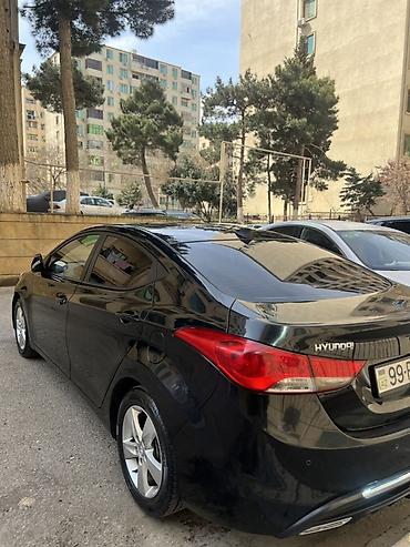 yük qazeleri: Hyundai Elantra: 1.6 l | 2012 il Sedan — 1