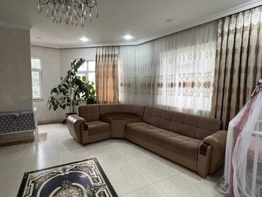 Uzunmüddətli kirayə mənzillər: Xətai rayonu Ag şəhərdə yerləşən ümumi sahəsi 120 kv,m olan,3 otaqlı — 7