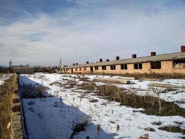 Сельхоз предприятия: Продаётся кошара 1500м2 с отдельным жилым домом 100м2 (внутри баня ) — 2