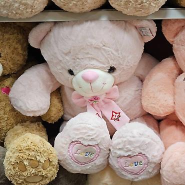 Plush Toys: Plišani medvedi – veliki, mekani i nežni - Materijal — 1
