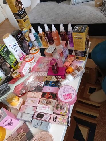 Nega kose: Kozmetički set i preparati za negu kose i šminkanje. Napišite šta vas — 10
