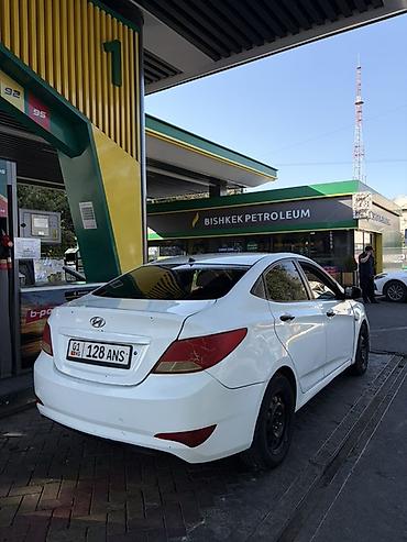 Продажа авто: Hyundai Solaris: 2015 г., 1.4 л, Механика, Бензин, Седан — 5