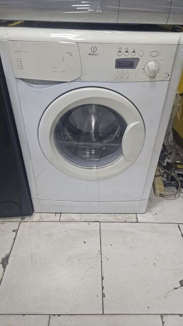 Tikiş maşınları: Məhsul 1: Indesit ön yükləməli paltaryuyan - Ön qapılı, klassik ağ